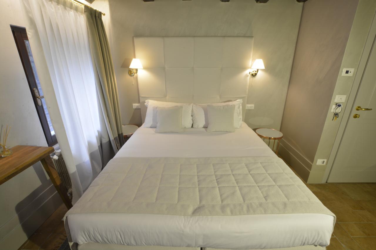 P 1779 Bed and breakfast *